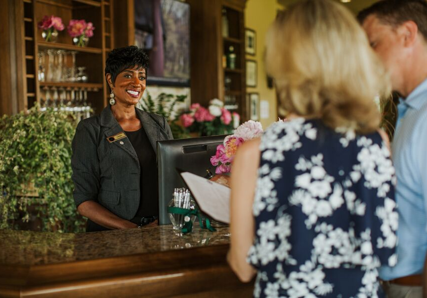 Staff member assisting guests at Country Club of St. Albans in Missouri
